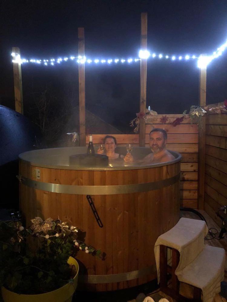 A La Marc'Quize Chambres D'Hotes, Petit Dejeuner Compris, Avec Piscine A Debordement En Exterieur, Bain Nordique A 38 Degres En Prestation Supplement Sur Reservation Horaire Anticipee 1 Place De Parking Gratuite Sur Place Mouxy Exterior photo